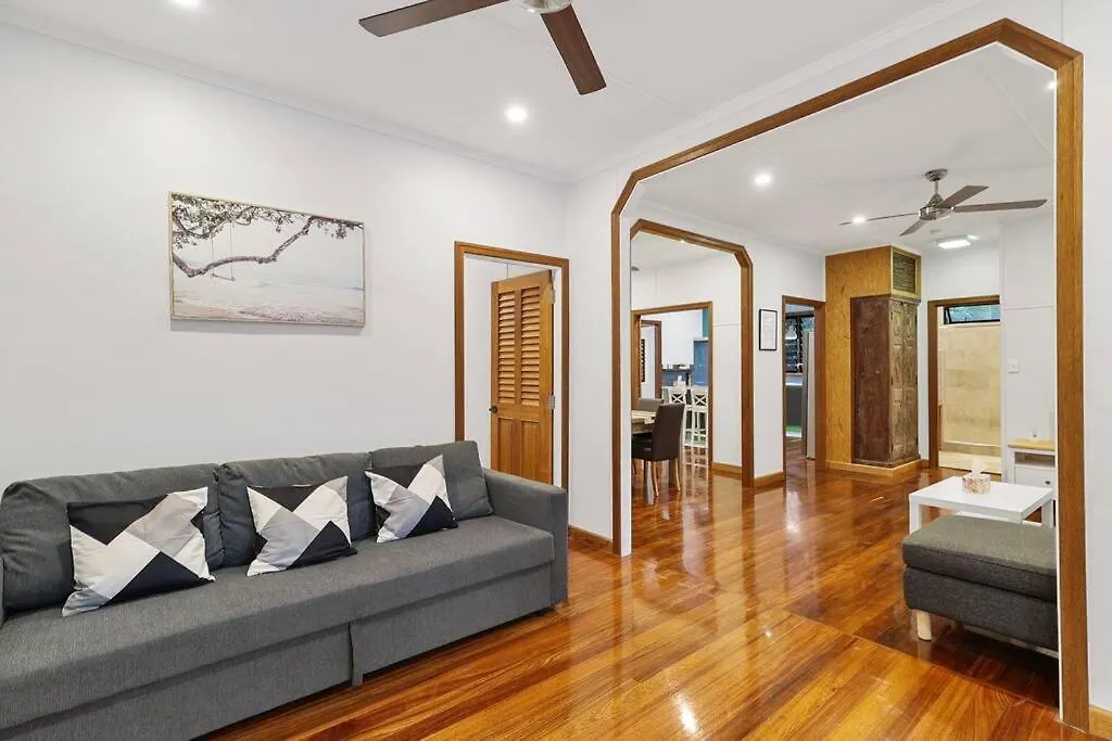Charming Traditional Queenslander - Close To City Westcourt Holiday home